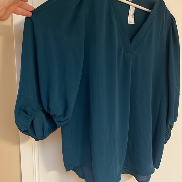 NWT Reitmans turquoise blouse. - Picture 5 of 16